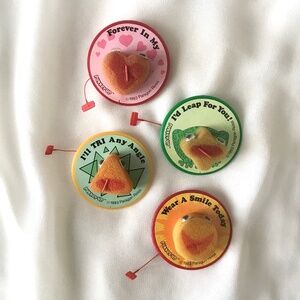 Vintage Pukker-Up TUG-A-MUG Pins